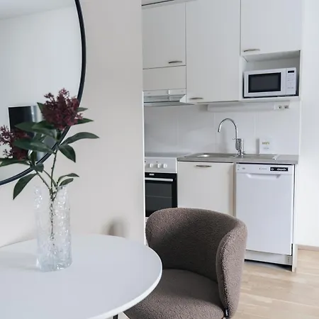 Modern Near Center - Lapnest דירה