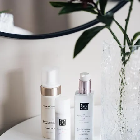 Modern Near Center - Lapnest *