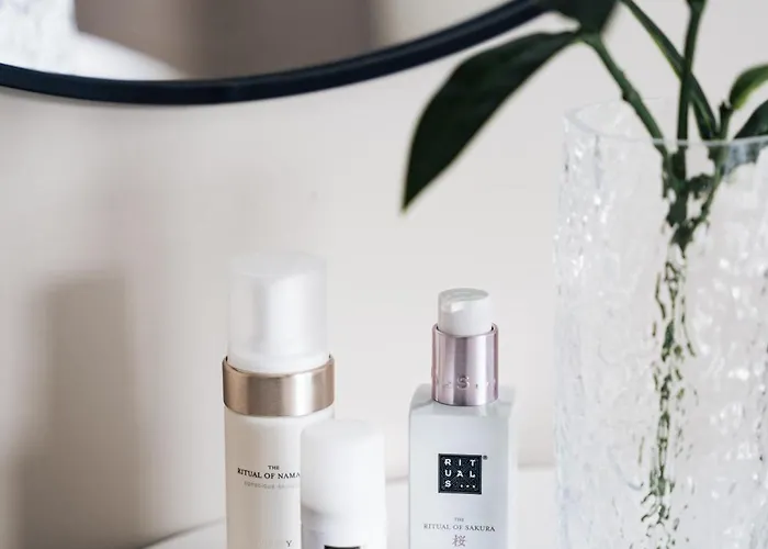 Modern Near Center - Lapnest *